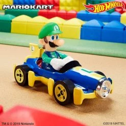 Super Mario Gaming Hot Wheels: Mario Kart - Luigi Mach 8 Figurine