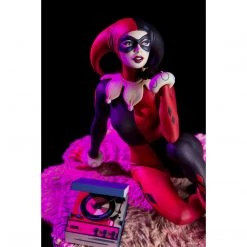 DC Comics Batman: The Animated Series Harley Quinn Waiting For My J Man Statue